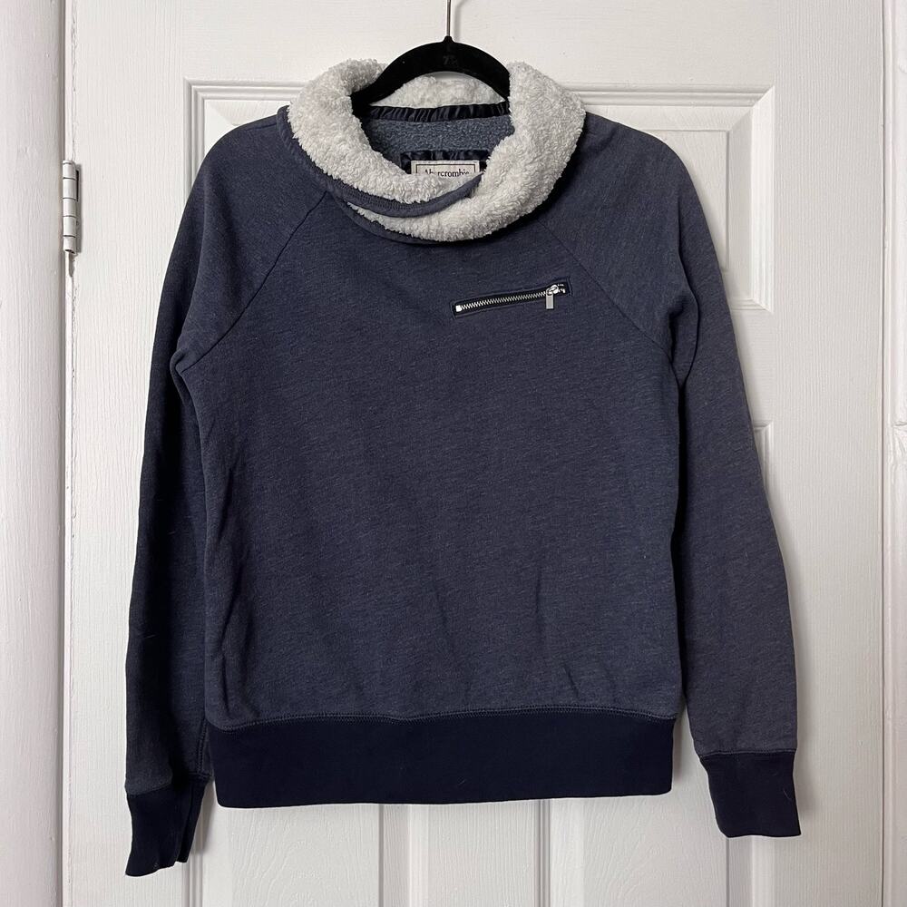Abercrombie & Fitch Furry Neck Sweatshirt - Size M
